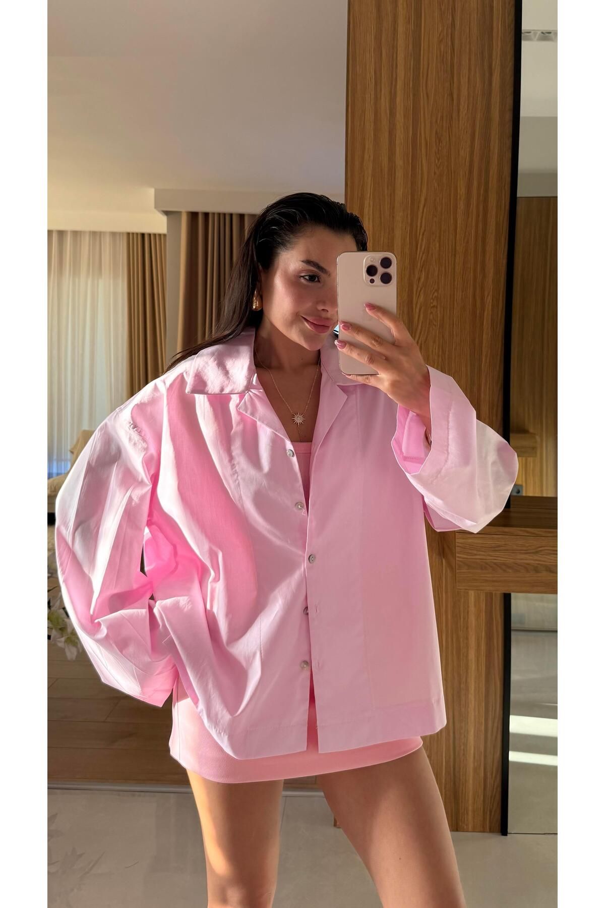 Gizem Ecemiş Belly Pembe Oversize Gömlek