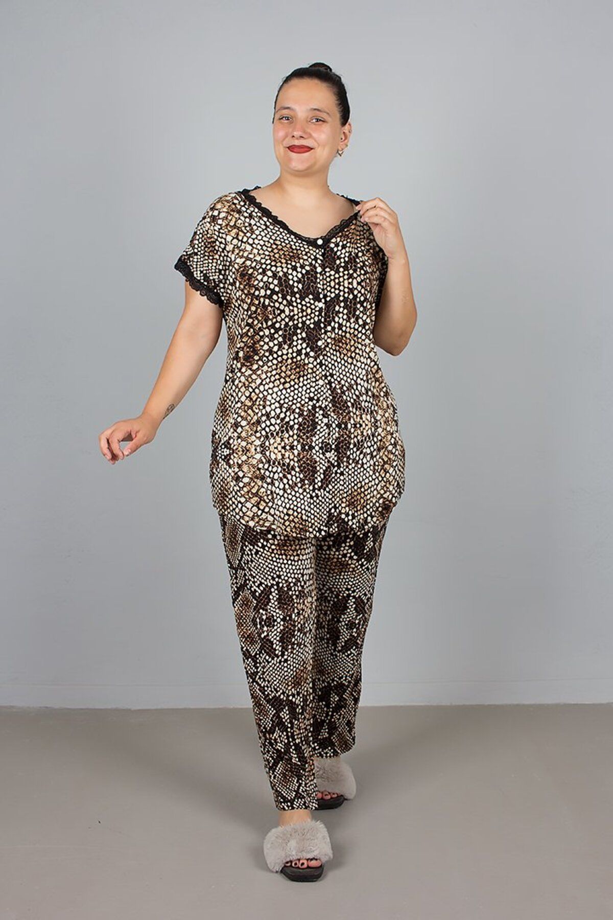 Truva XXL-Plus Size Button down Snake Print Pajama Set – Stylish and Comfortable Design 3