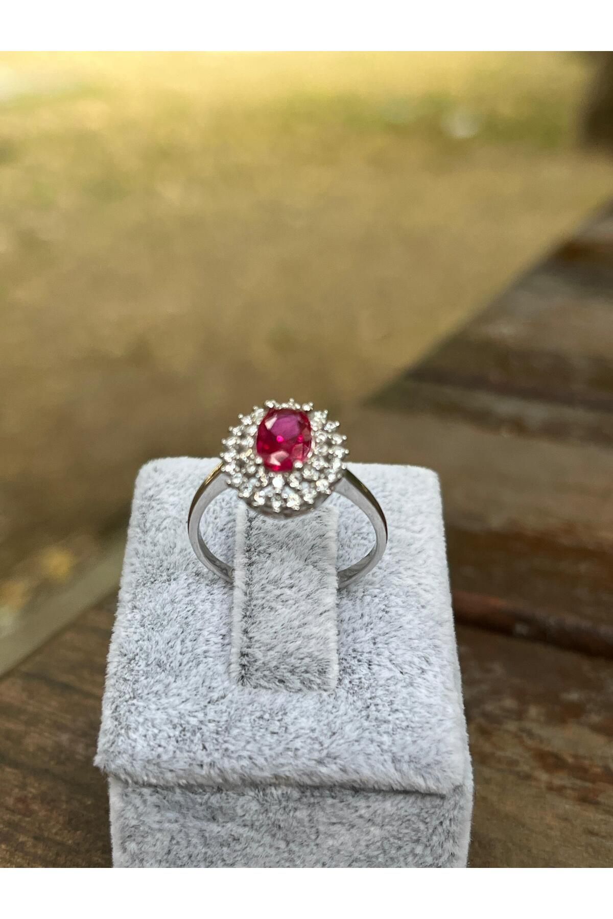 ZEONA JEWELLERY Kırmızı Taşlı Oval Baget Kadın Yüzük