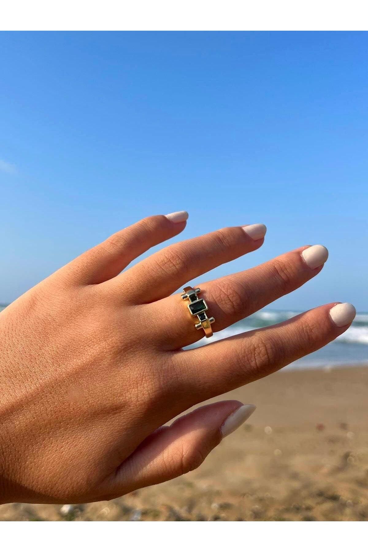 Zerys Jewelry Yeşil Taşlı Dikdörtgen Gold Ayarlanabilir Yüzük