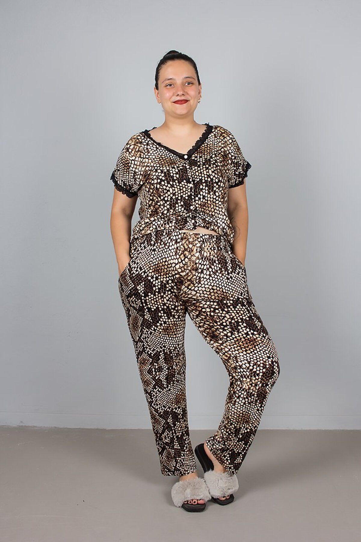 Truva XXL-Plus Size Button down Snake Print Pajama Set – Stylish and Comfortable Design 6