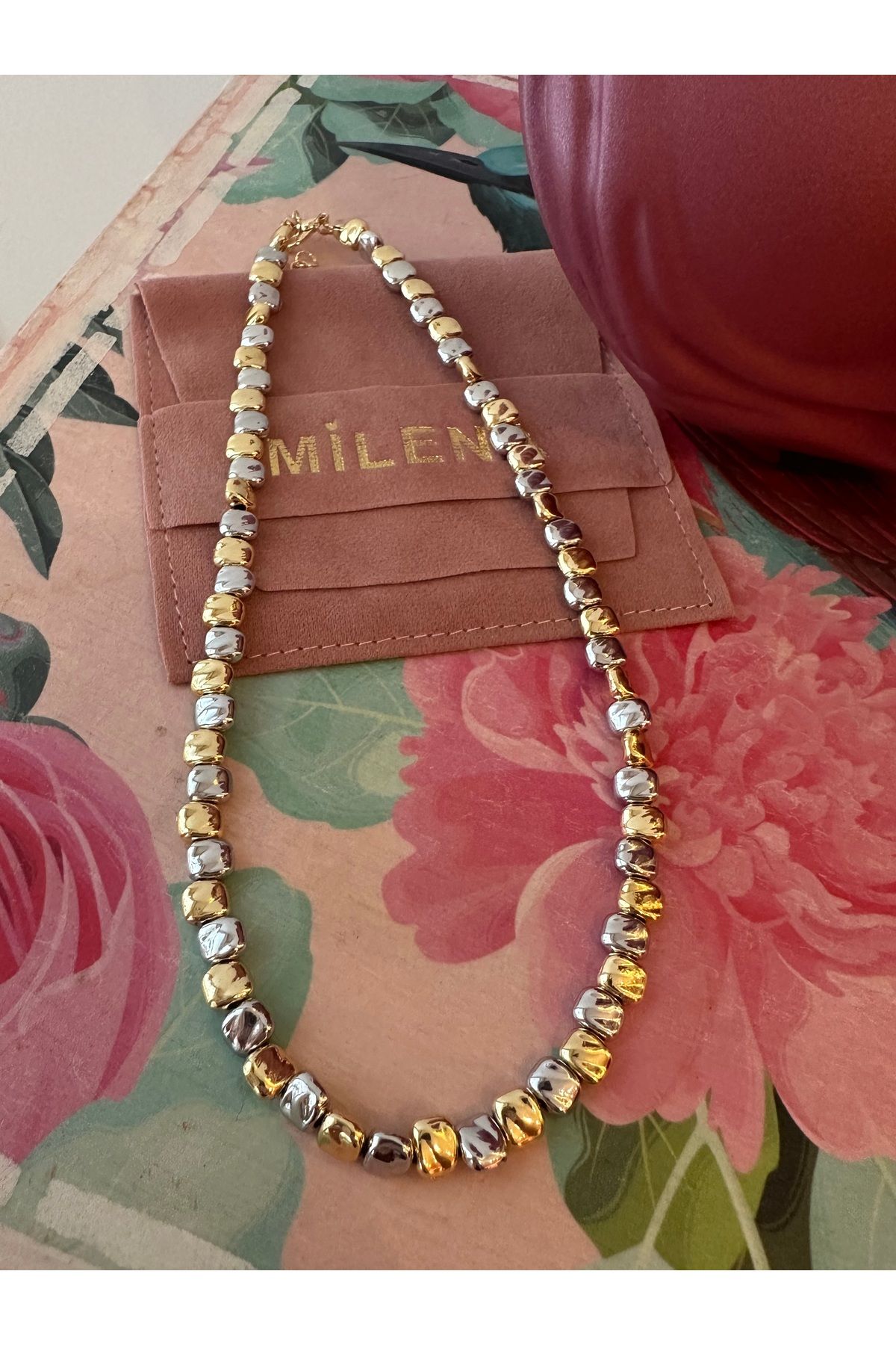 Milena Designer Store Milena Istanbul Parlak Şekilsiz Taş Görünümlü Kombin Kolyesi