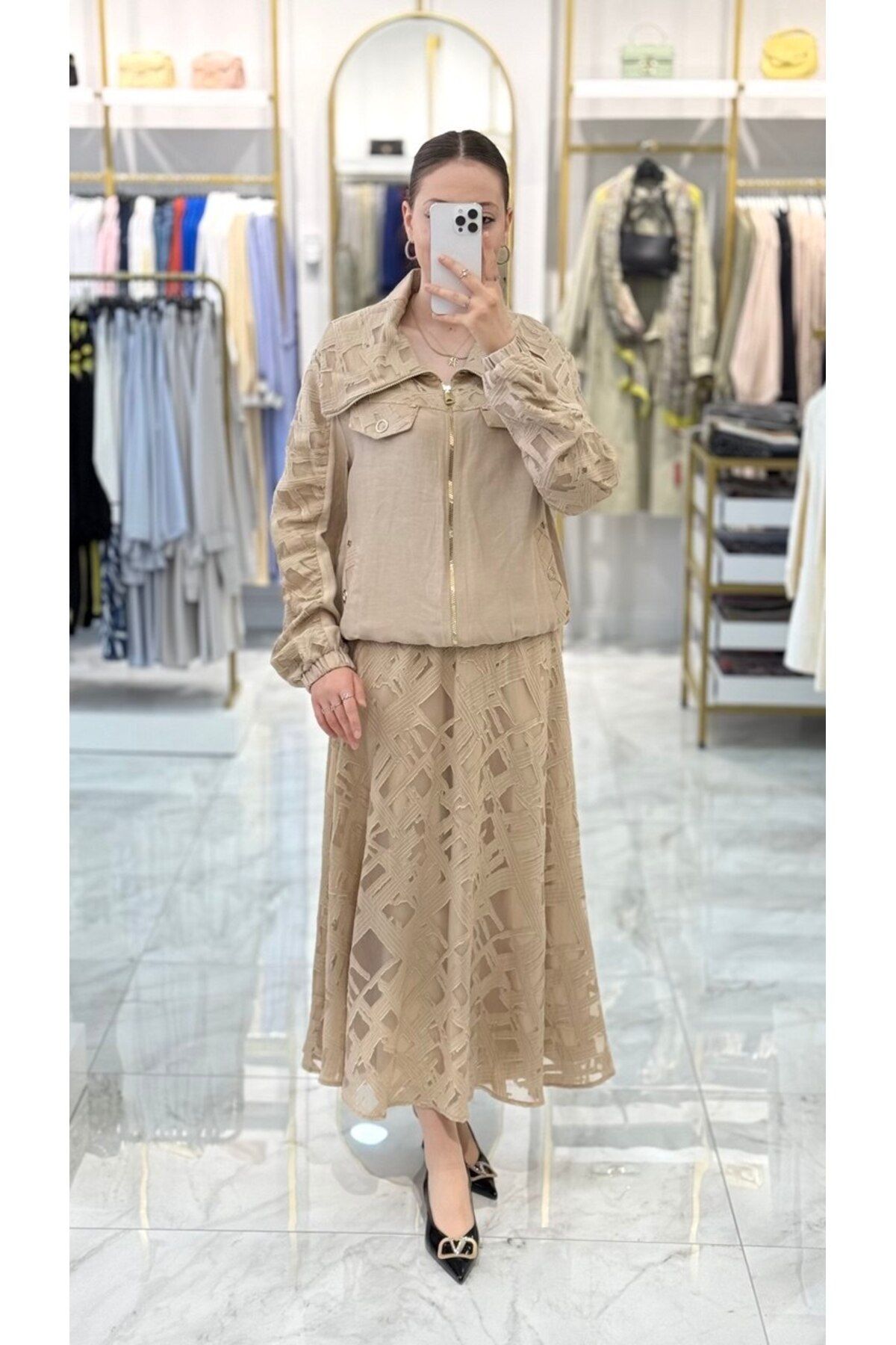 Temel İpek Boutique Etrucci - Kol Lastikli Ön Nakış Detaylı Ceket ve Etekli Takım