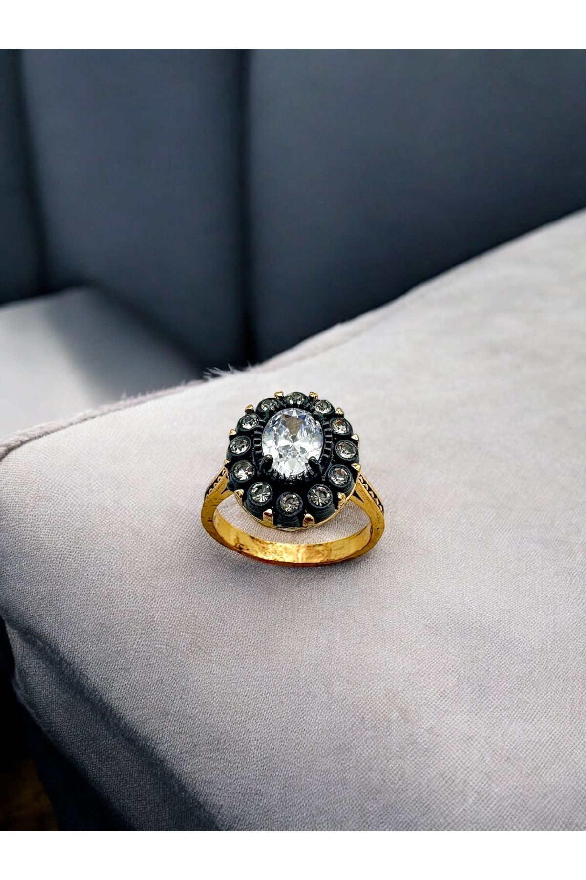 FUYA JEWELLERY Zirkon Taş Detaylı Oval Yüzük