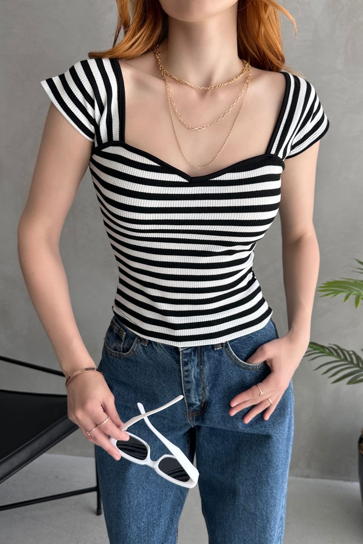 Fav Style Kadın Kalp Yaka Kısa Kollu Sırtı Bağlama Detaylı Çizgili Crop Bluz Siyah