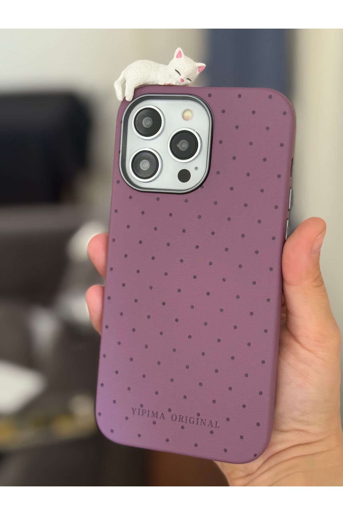 FİŞNEİLETİŞİM İPHONE 14 PROMAX/15 PROMAX UYUMLU 3D KEDİ DETAYLI DERİ GÖRÜNÜMLÜ MOR KILIF (İÇİ KADİFE)