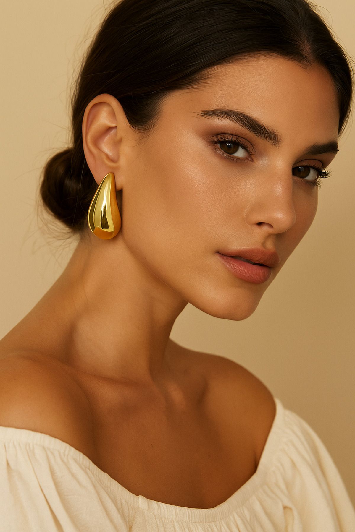 Luminos Butik Parlak Damla Form Küpe – Modern ve Çarpıcı Bir Dokunuş MK005-GOLD