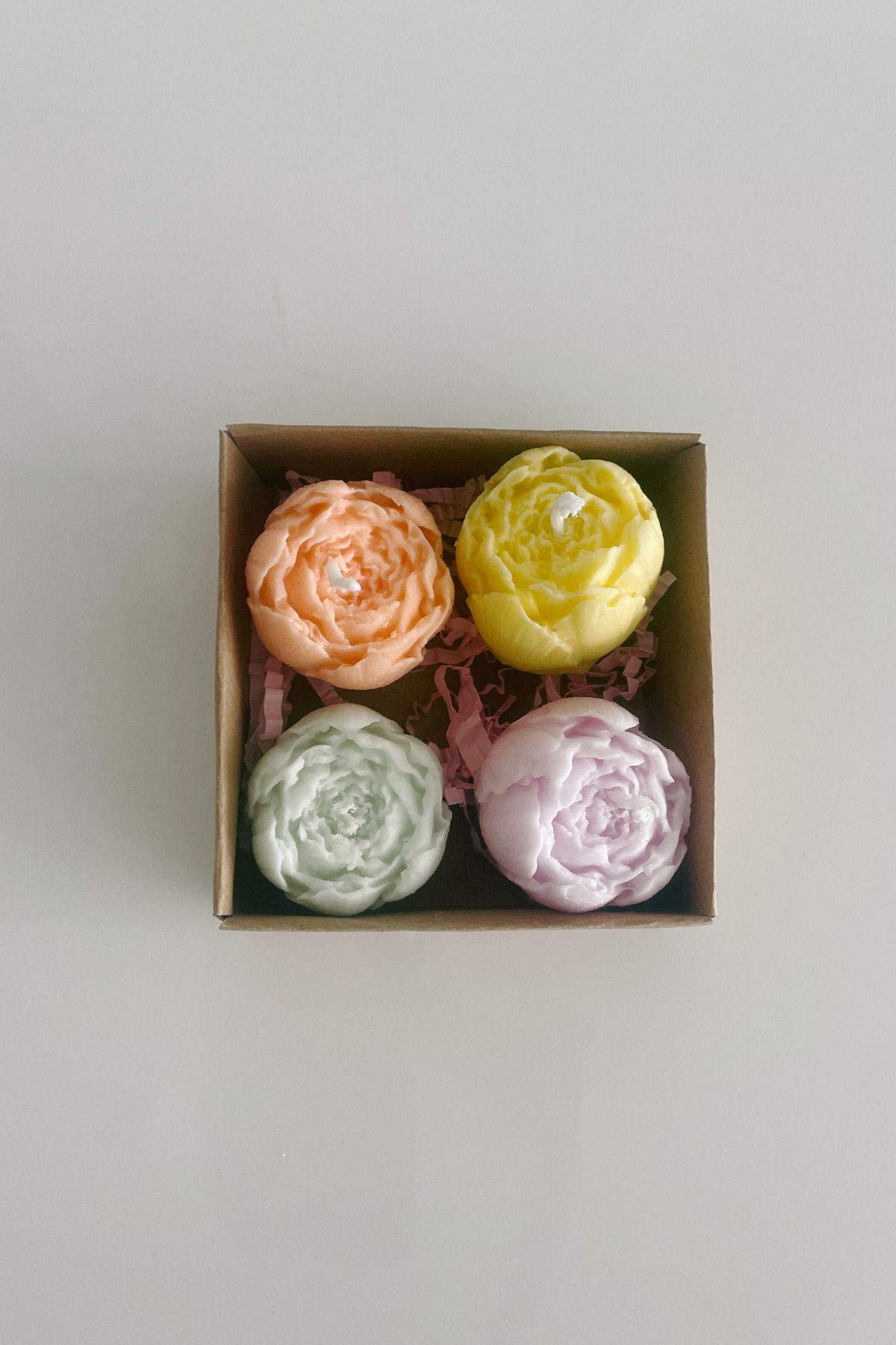 LUBERKA CANDLE Çok Renkli Gonca Şakayık Kokulu Mum 4'lü
