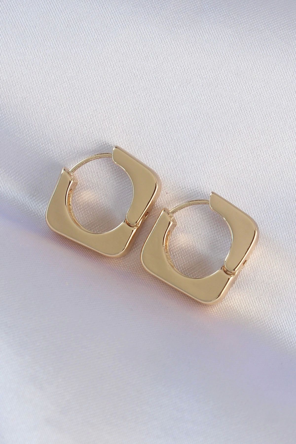 Nemere Pirinç Gold Renk Kare Küpe - TJ-BKP8986