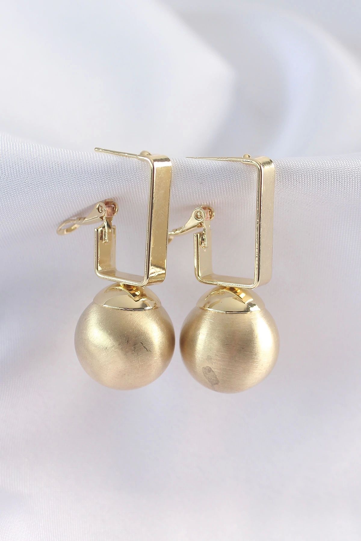 Nemere Pirinç Gold Renk Dikdörtgen Detay Oval Küpe - TJ-BKP8915