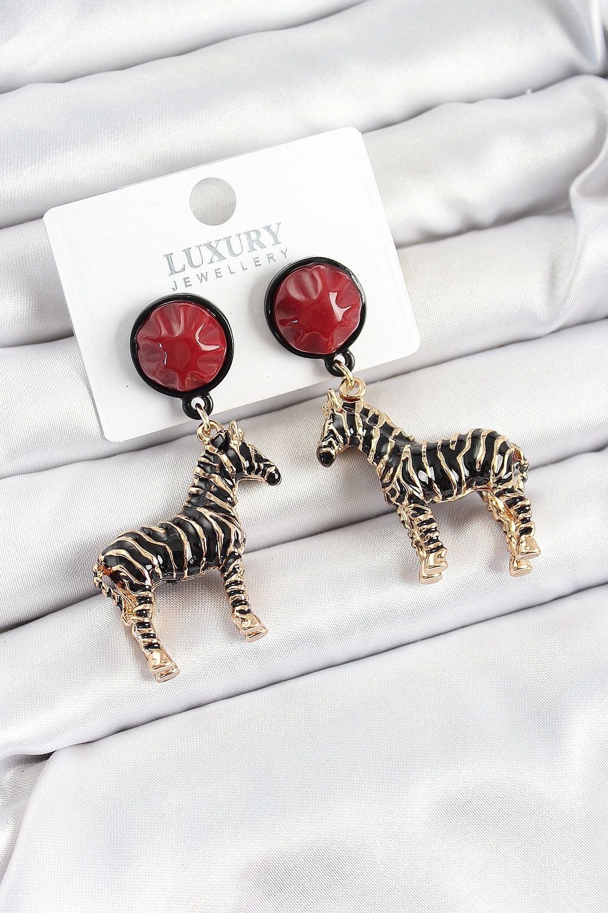 adshome Pirinç Bordo Sallantılı 3D Zebra Model Gold Renk Kadın Küpe