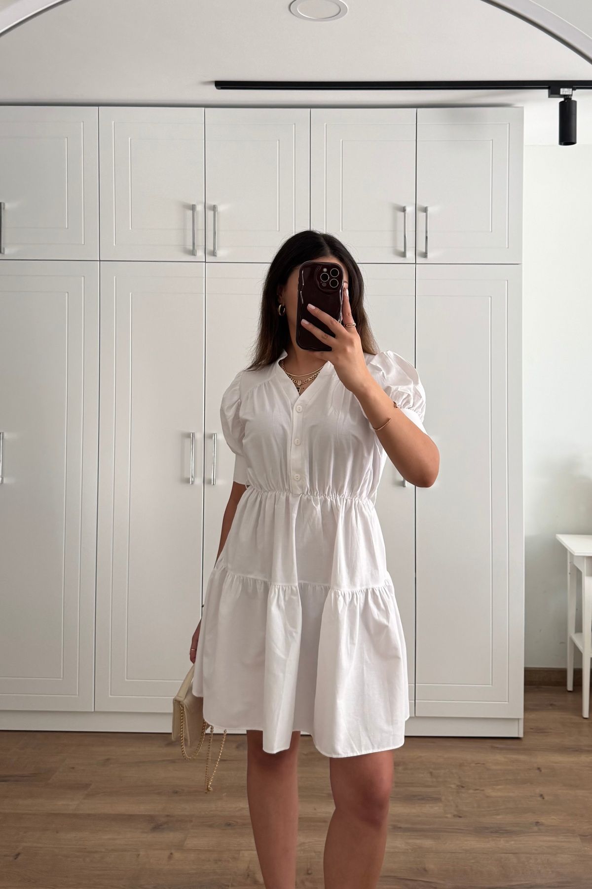 Güneş Poplin Hakim Yaka Katlı Mini Elbise – Puf Kol Detaylı