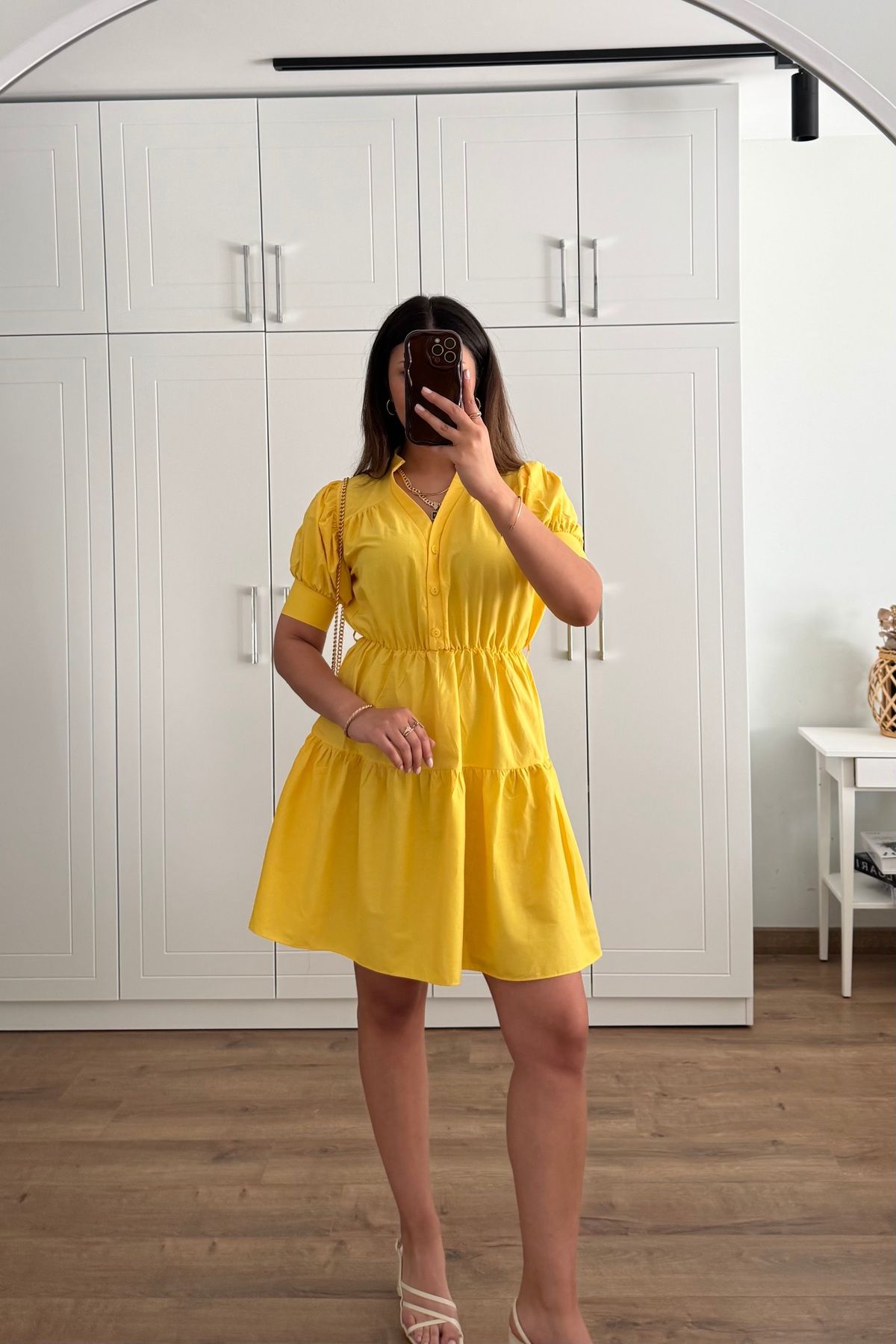 Güneş Poplin Hakim Yaka Katlı Mini Elbise – Puf Kol Detaylı