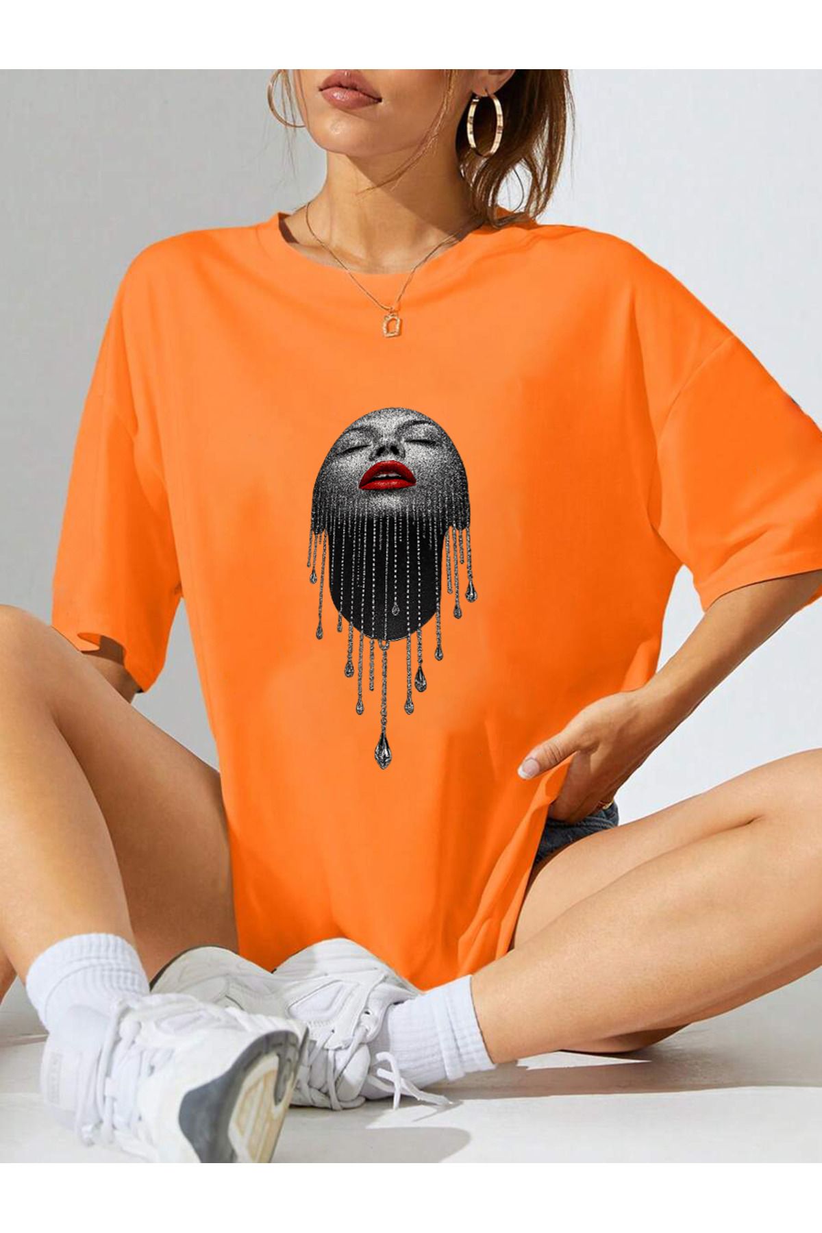 uyguntarz Unisex Pırlantalı Kadın Portresi Tasarım Basklı Tshirt