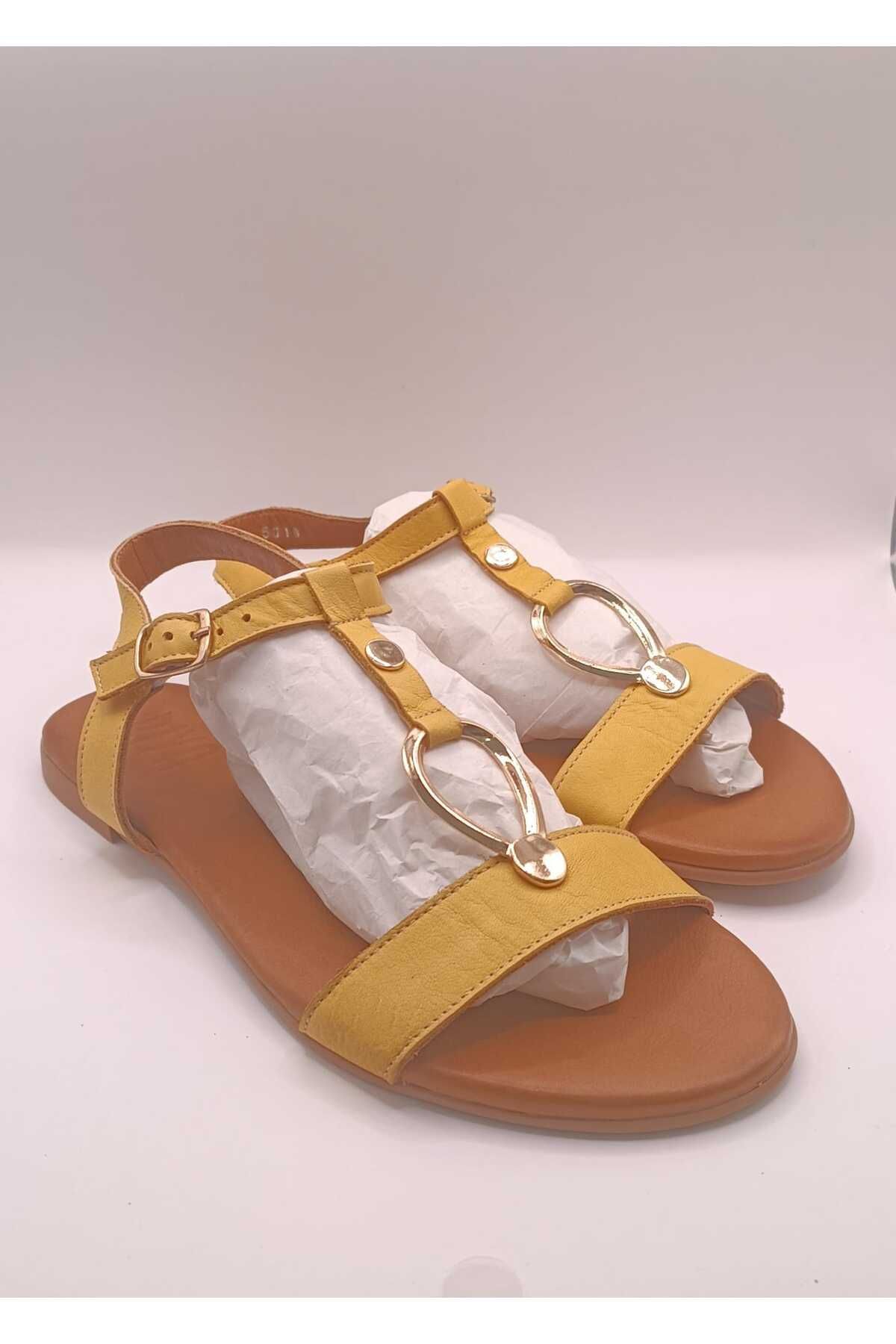 İDOL SHOES KADIN HAKİKİ DERİ ALTIN TOKA DETAYLI SANDALET