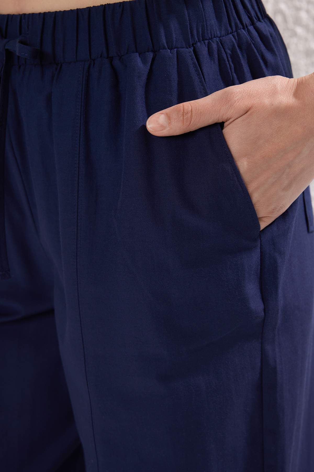 Trendyolmilla  Lacivert Mat Dokulu Beli Lastikli Pantolon TWOSS25PL00120 - Görsel 4