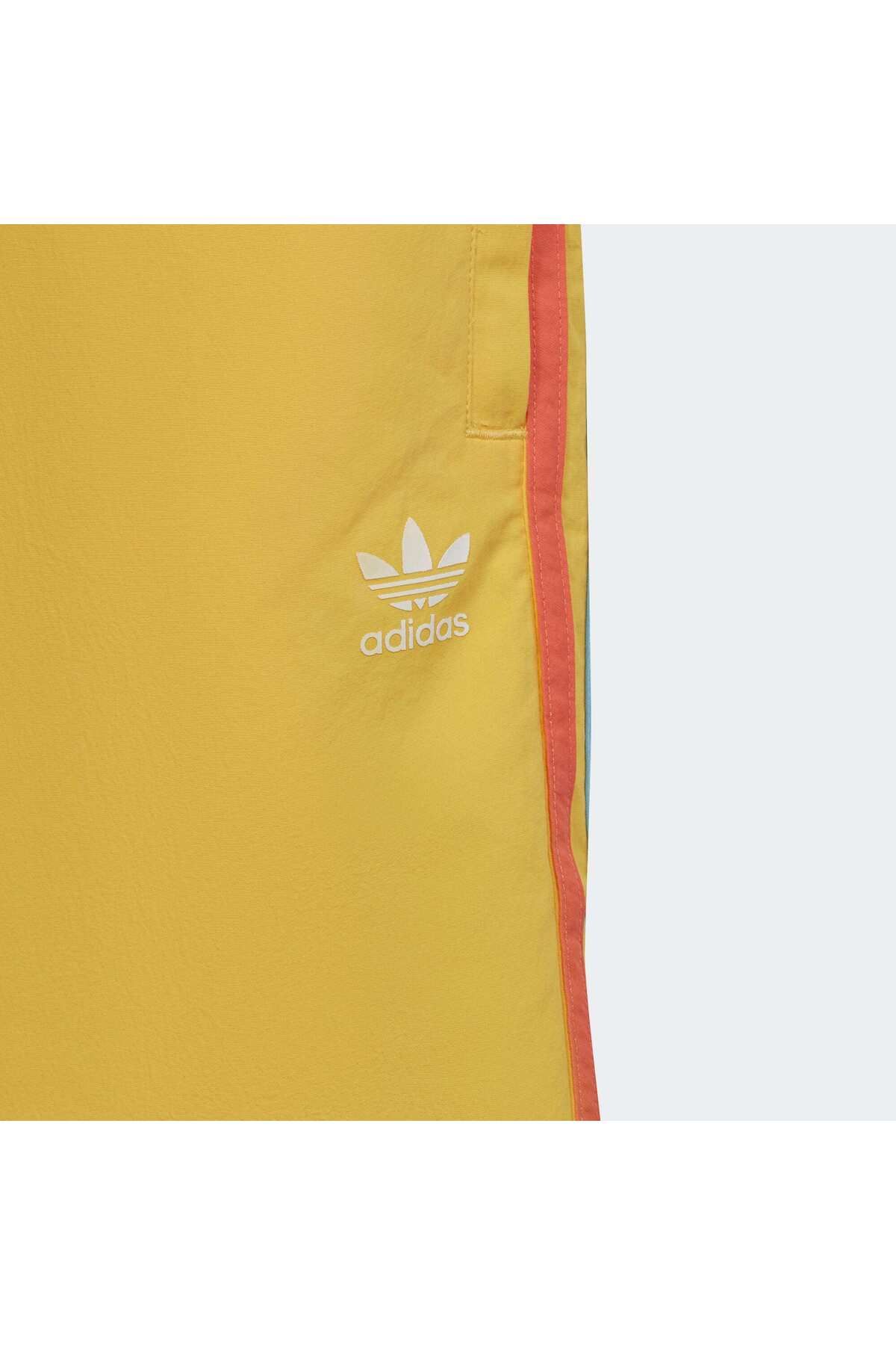 adidas-Детски къси панталони с жълт графичен принт - IB8620 3