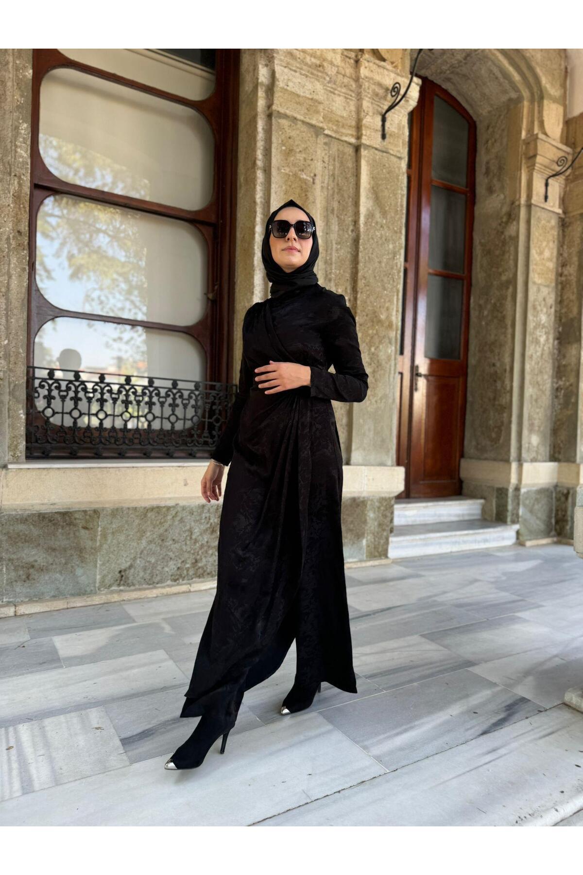 Almarwah Black Önü Büzgü Detaylı Kadın Tulum Siyah