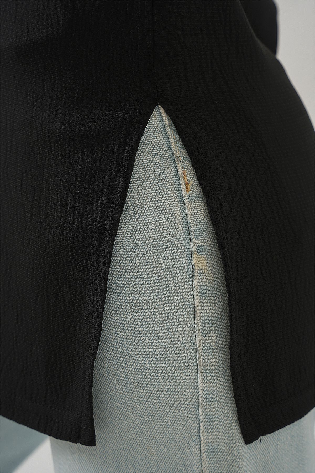 Bigdart-4332 Knitted T-Shirt with Side Slits - Black 5