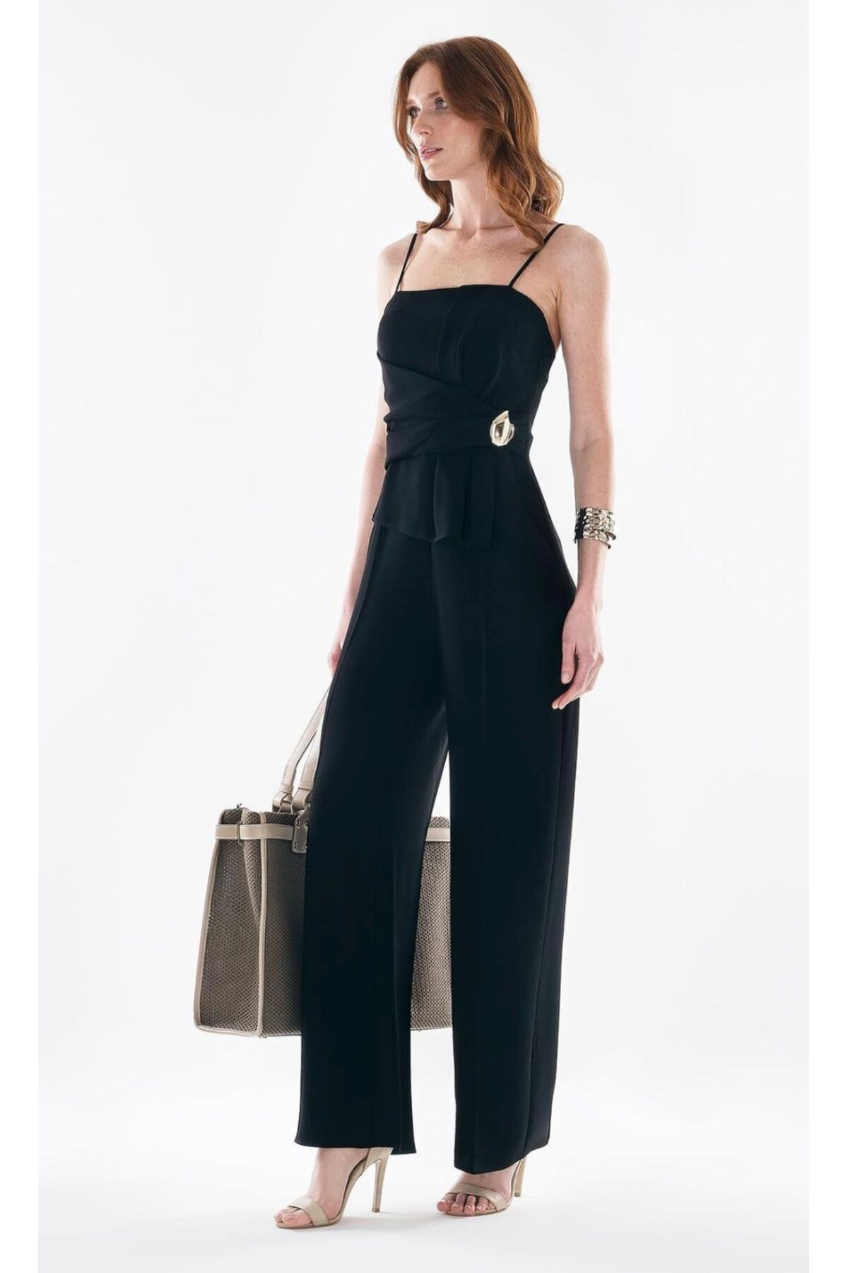 MODA KREP GOLD AKSESUARLI İNCE ASKILI BELİ KUŞAK DETAYLI BOL PAÇA TULUM