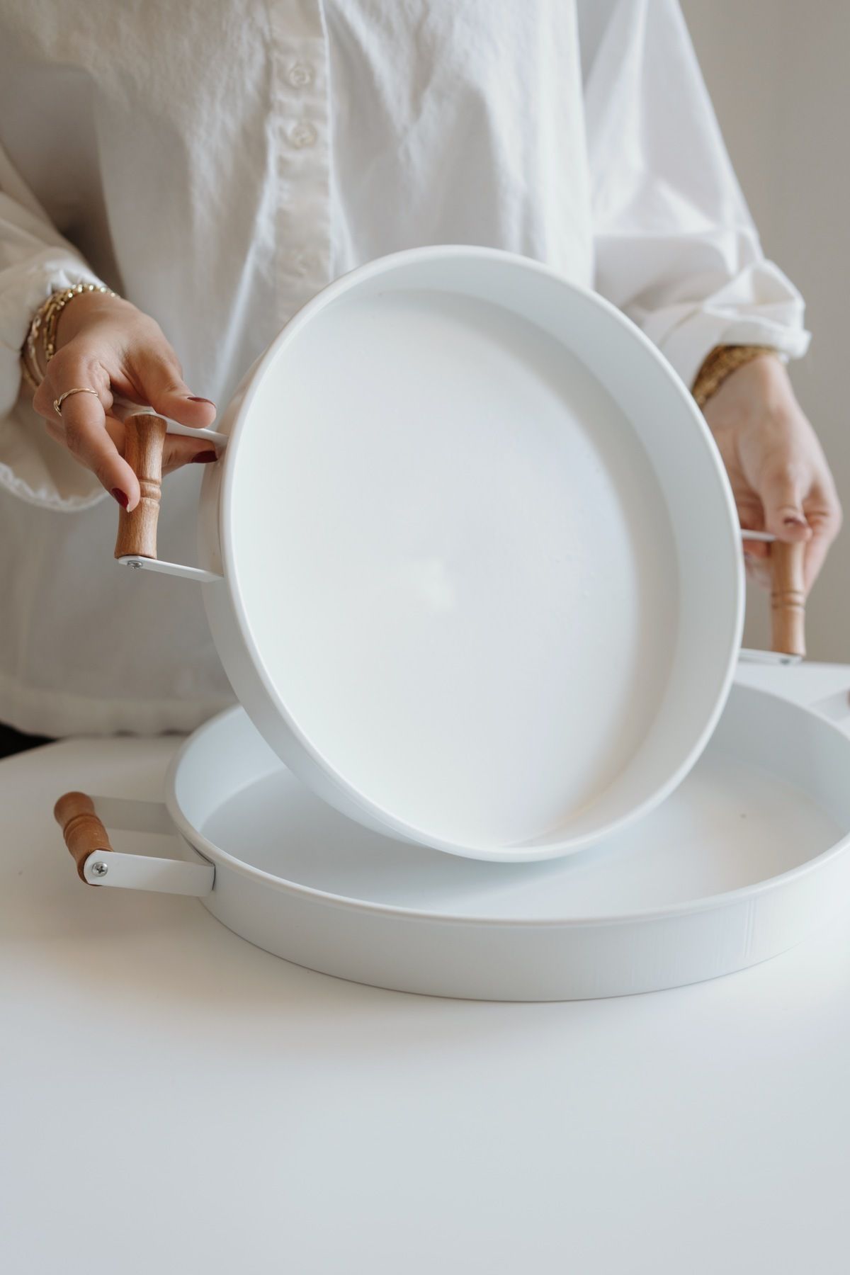 Dekorzdükkan 2'li Galvaniz Beyaz Ahşap Kulplu Tepsi (37cm+32cm)