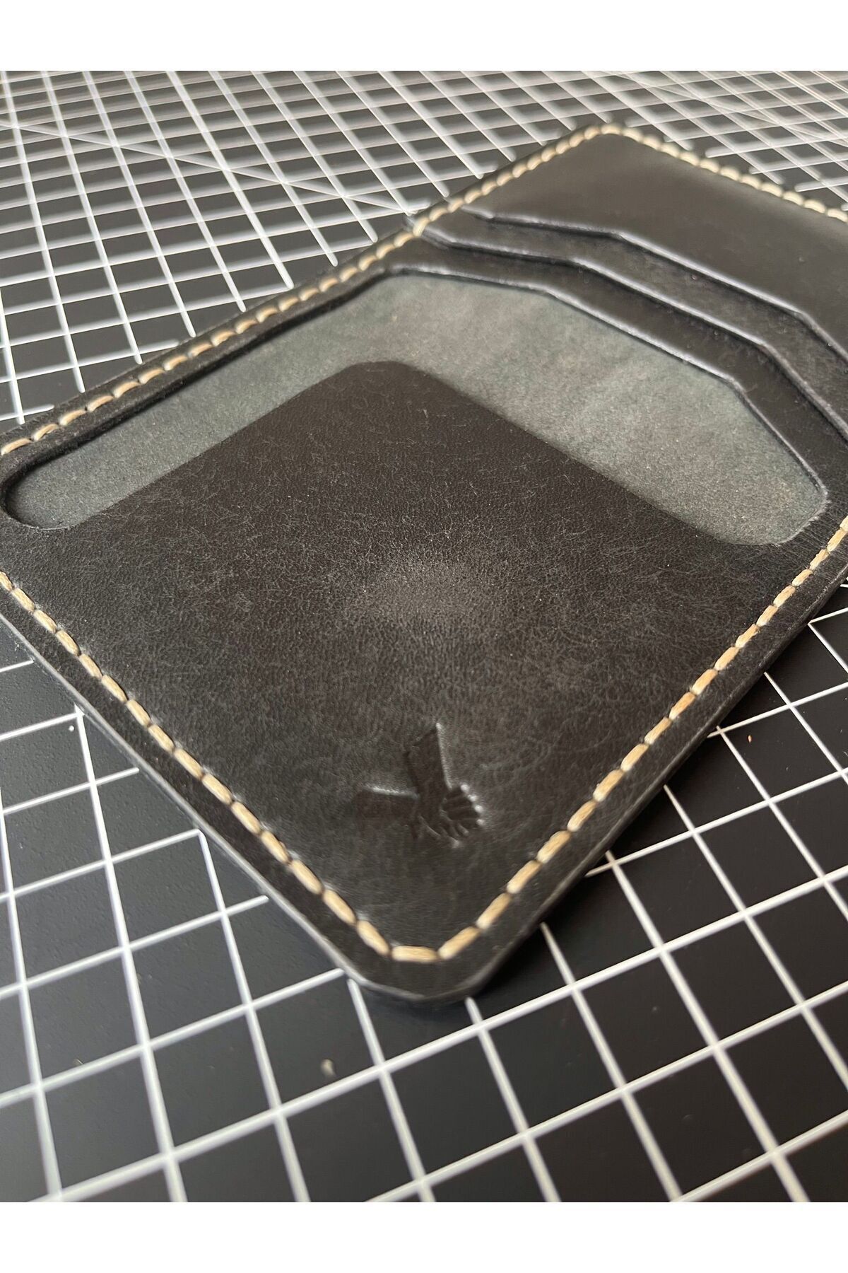 HAT Leather Gerçek Italyan Derisinden Modern ''axxer'' Bifold Cüzdan- Siyah