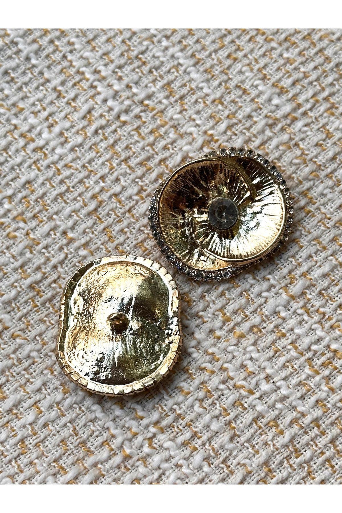 ODDA TASARIM ATÖLYESİ-Extra Large (3.5cm) Luxury Gold 2-Button with Rose Pattern and Crystal Stones in the Middle and Edges 4