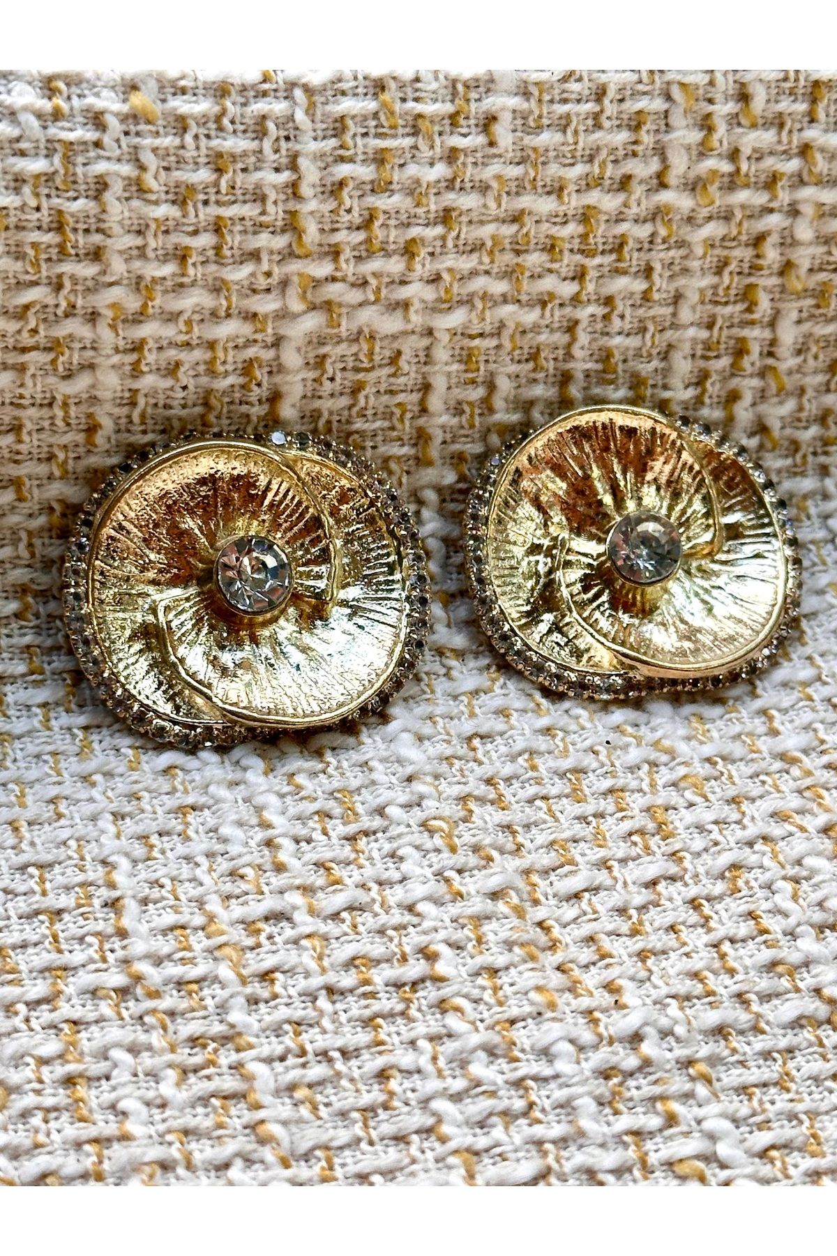 ODDA TASARIM ATÖLYESİ-Extra Large (3.5cm) Luxury Gold 2-Button with Rose Pattern and Crystal Stones in the Middle and Edges 1