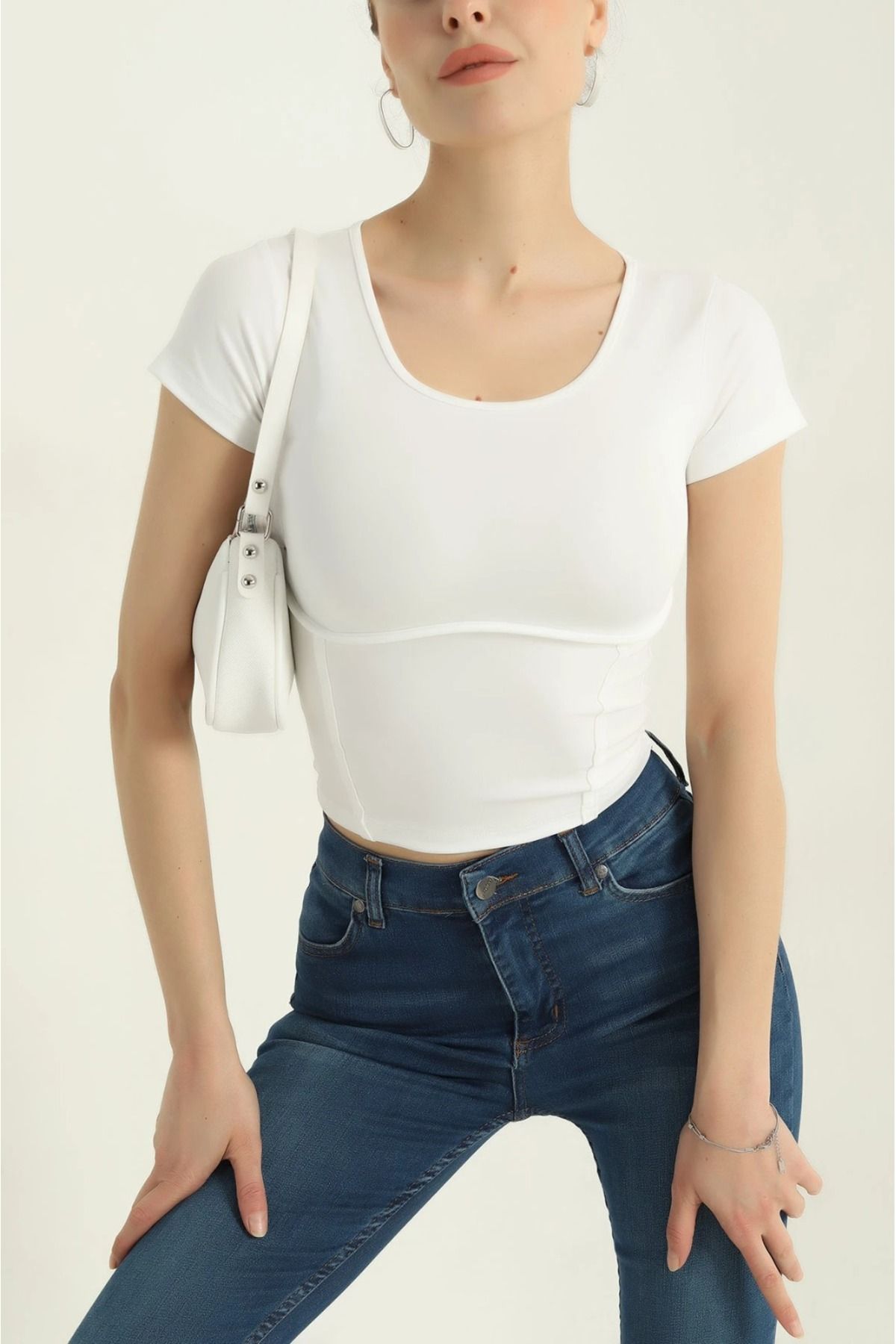 Centeno Biye Detaylı Yuvarlak Yaka Kısa Kollu Crop Bluz