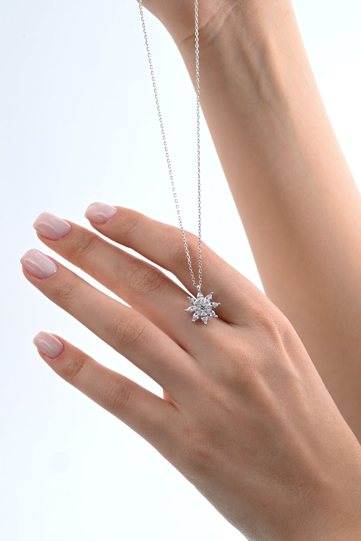 jingle bells Lotus Çiçeği Tohumlu 925 Ayar Gümüş Kolye Beyaz Zirkon Rodyum