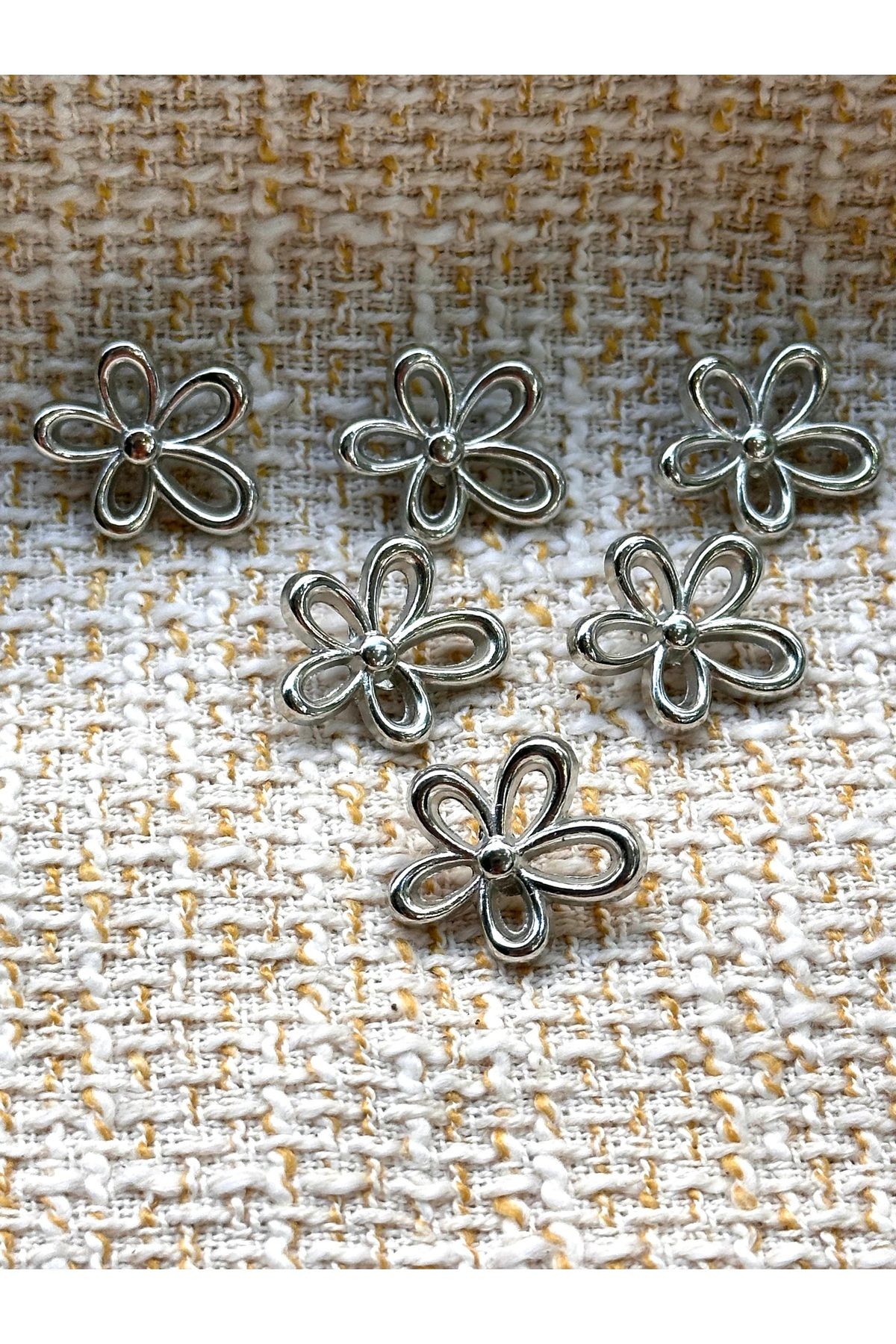 ODDA TASARIM ATÖLYESİ Fiyonk modelli gümüş renkli 6 kı düğme seti(2cm)
