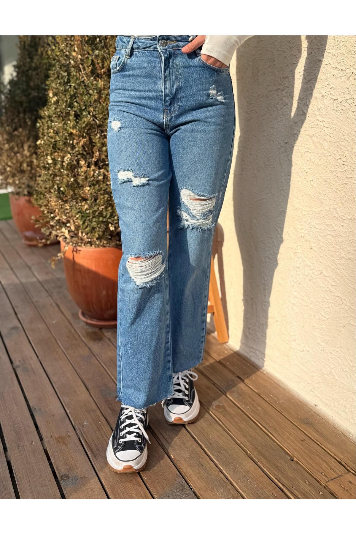 Damranın Dolabı Yırtık Jean Mavi