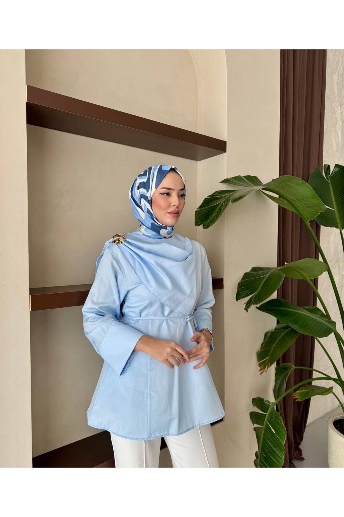 MERETTO By Akıl Premium Kalite Poplin Kumaş Seyyar Kemer Broş Detaylı Uzun Kollu Gömlek