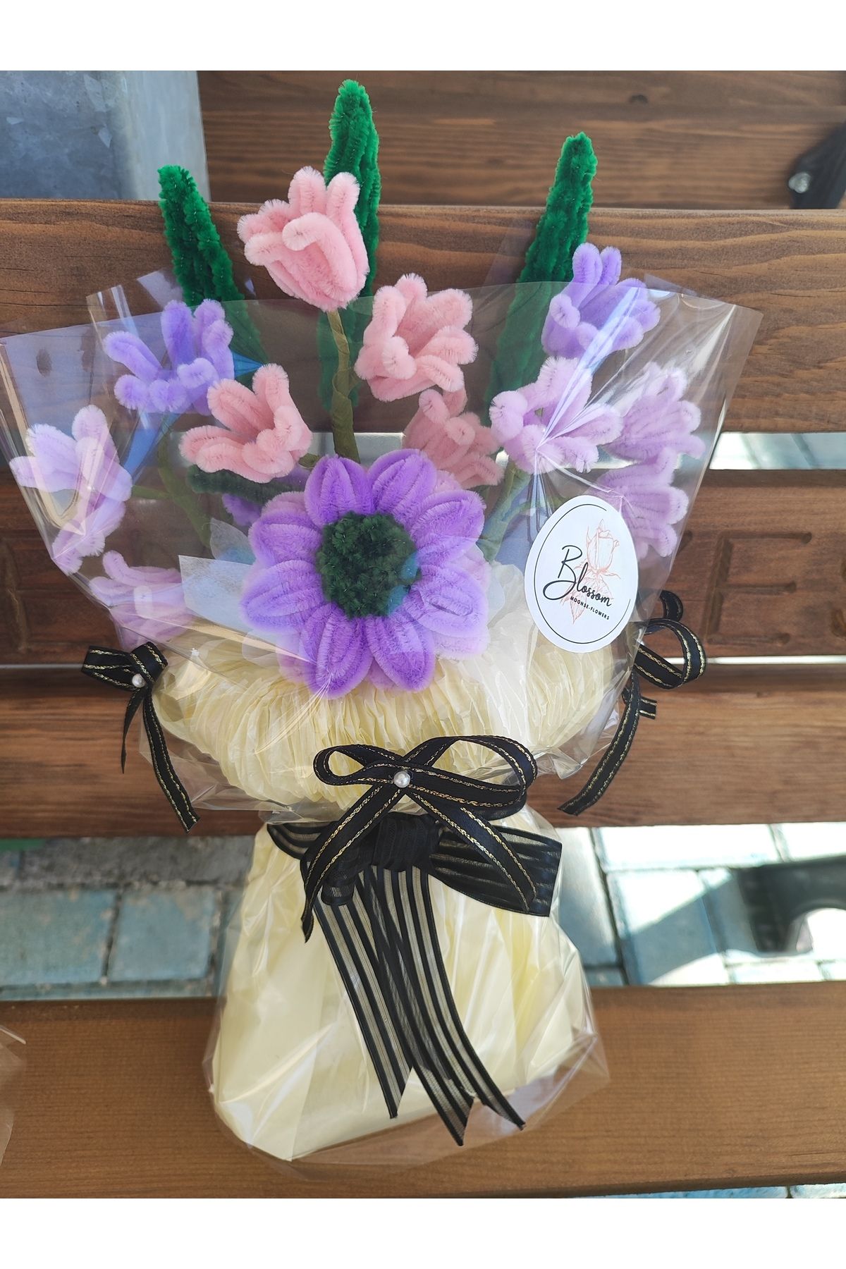 Handmade Mor çiçeklerden buket