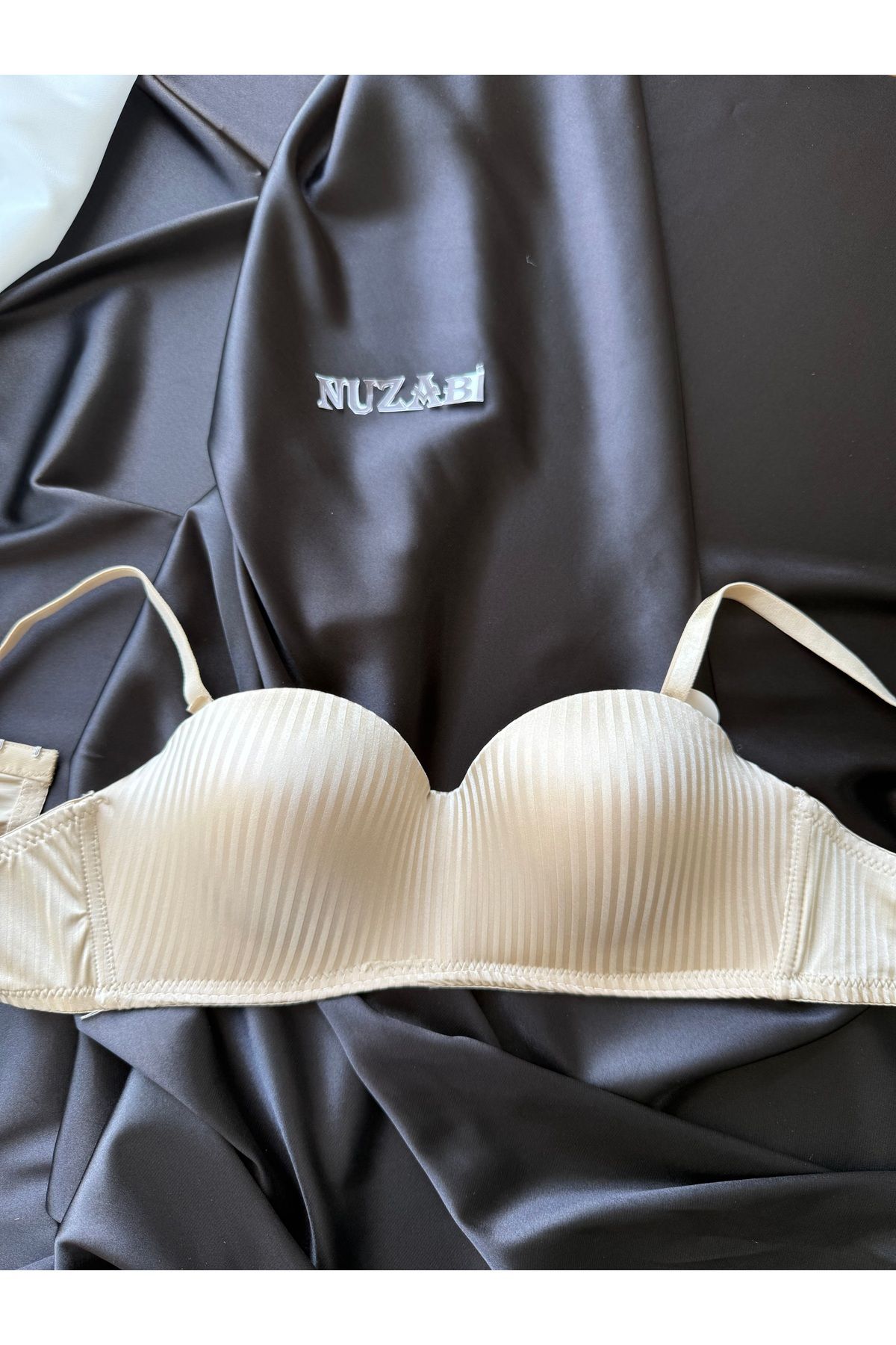 Nuzabi Bella Ten İthal Lotus (Straplez) Dolgusuz Balenli Sütyen