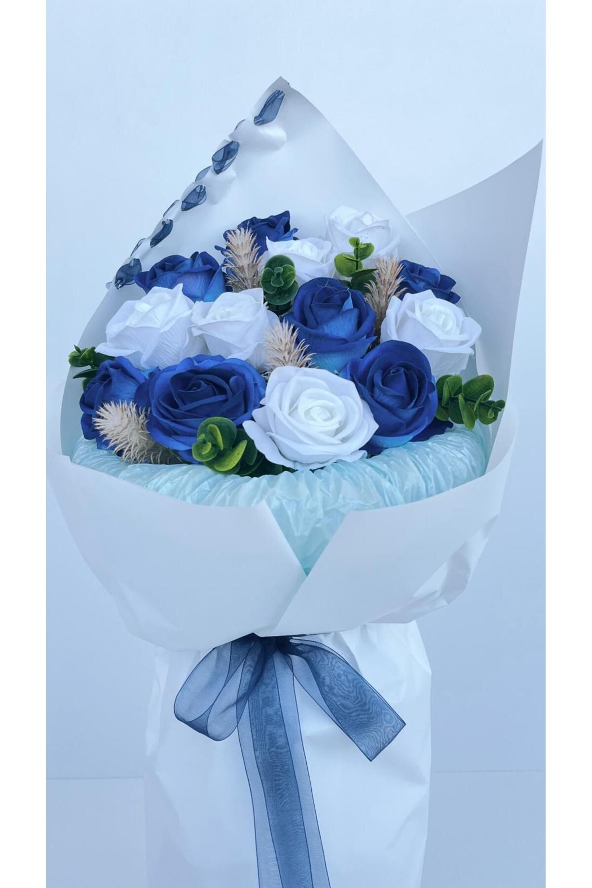 lavinia flowers design Mavi & Beyaz Yapay Gül Buketi (SHADOW BLOSSOM)