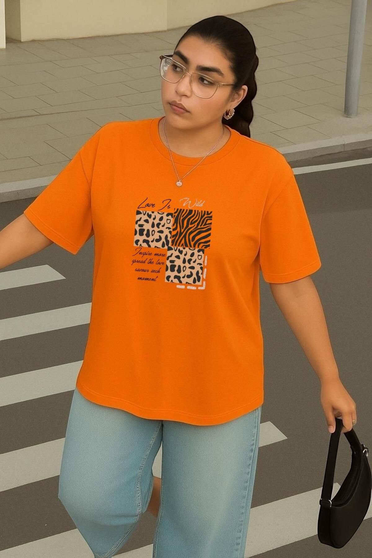 BENROMA BÜYÜK BEDEN LOVE IS WILD BASKILI UNİSEX TİŞÖRT