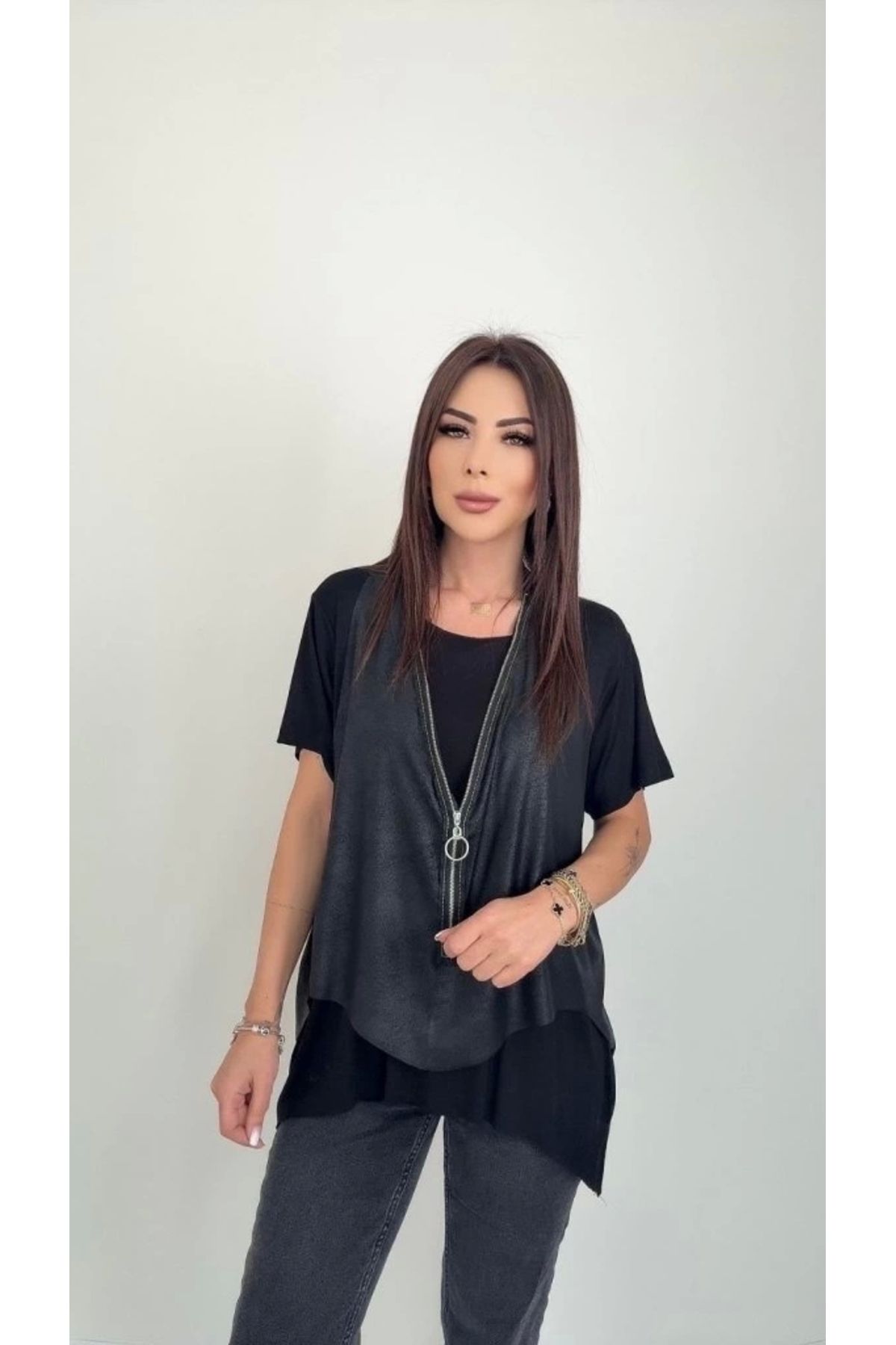 Butik Kadın Kısa Kollu Yuvarlak Yaka Viskon Bluz + Kolsuz Fermuarlı çatlak Deri Yelek