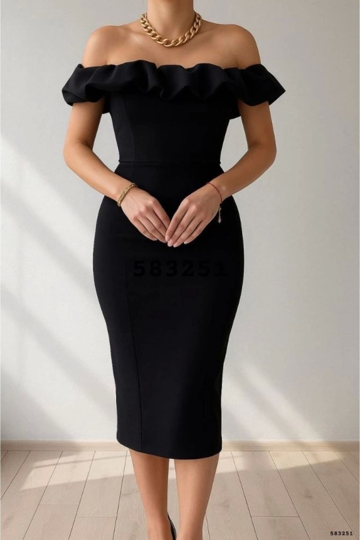 Butik Kadın Maddonna Yaka Küpür Detaylı Scuba Elbise