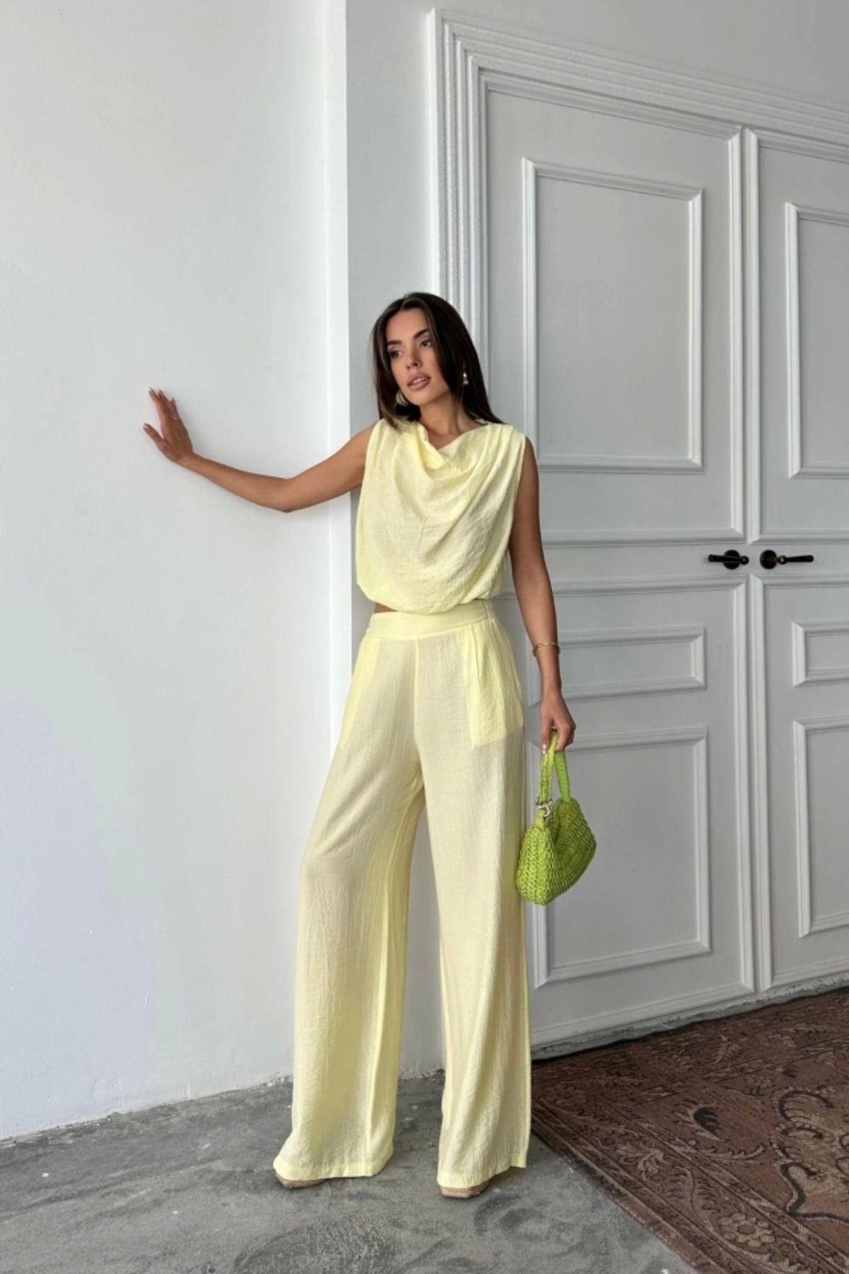 Butik DEGAJE YAKA KOLSUZ BLUZ - PANTOLON TAKIM - Sarı