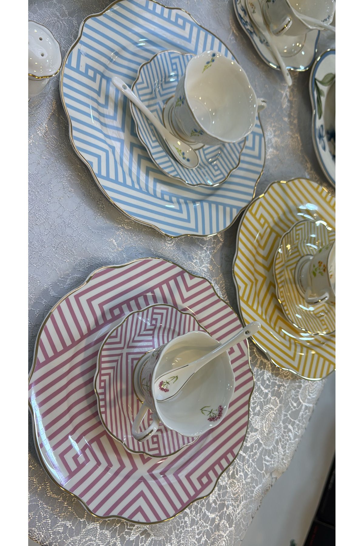 hediye ESTERHOMEDECOR 6 Kişilik 42 parça porselen kahvaltı takımı