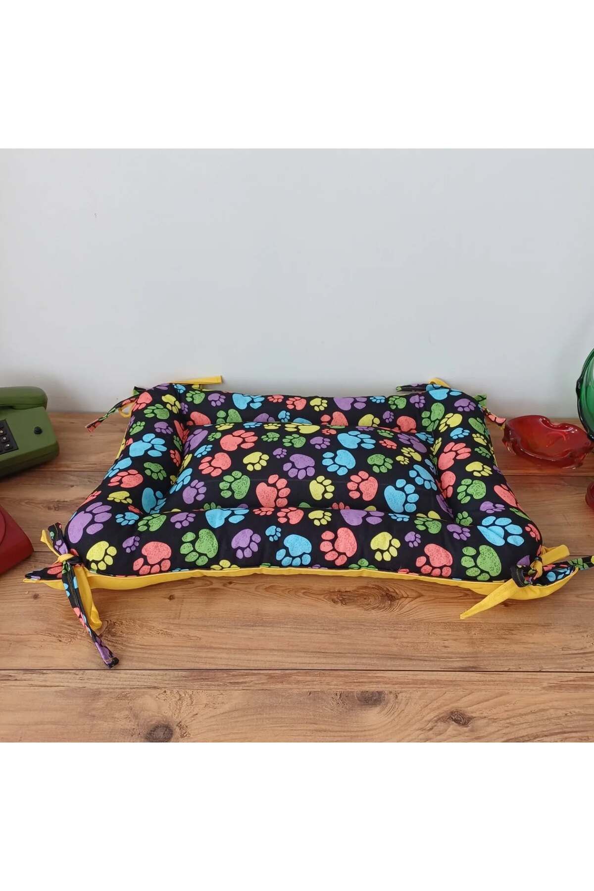 Tüylü Tükkan 55*75 KÖPEK MİNDERİ PATİLİ ÇOK RENKLİ ARKASI SARI