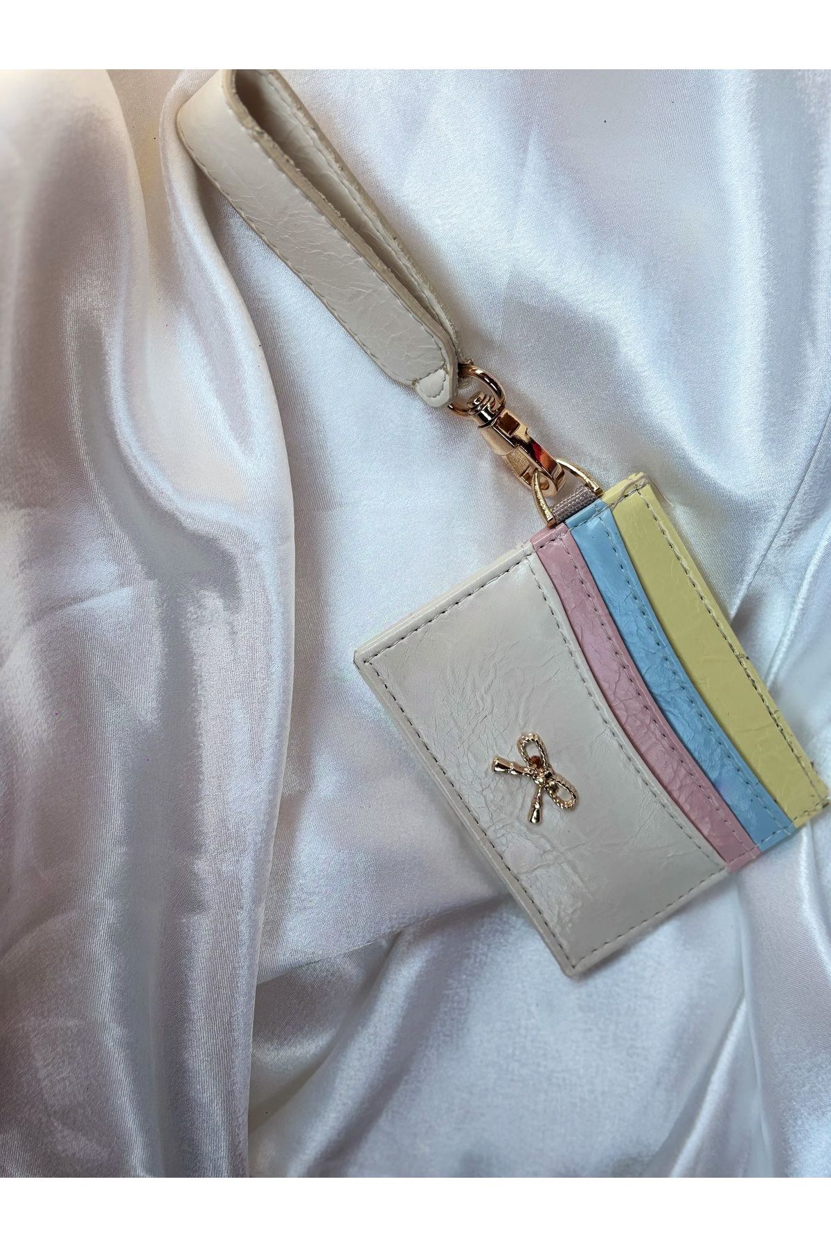 DORA-SS Cüzdan krem renk ve pastel tonlarının bir araya geldiği yeni sezon model