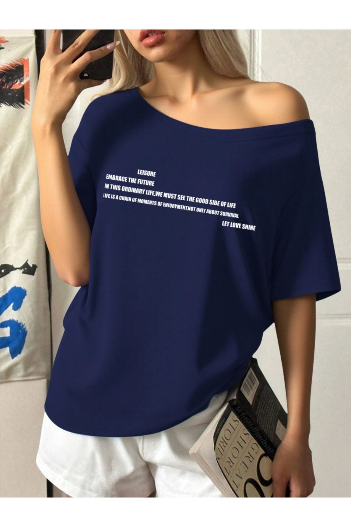 Koklonmoda Kadın Düşük Omuz Kayık Yaka Yazı Baskılı T-Shirt
