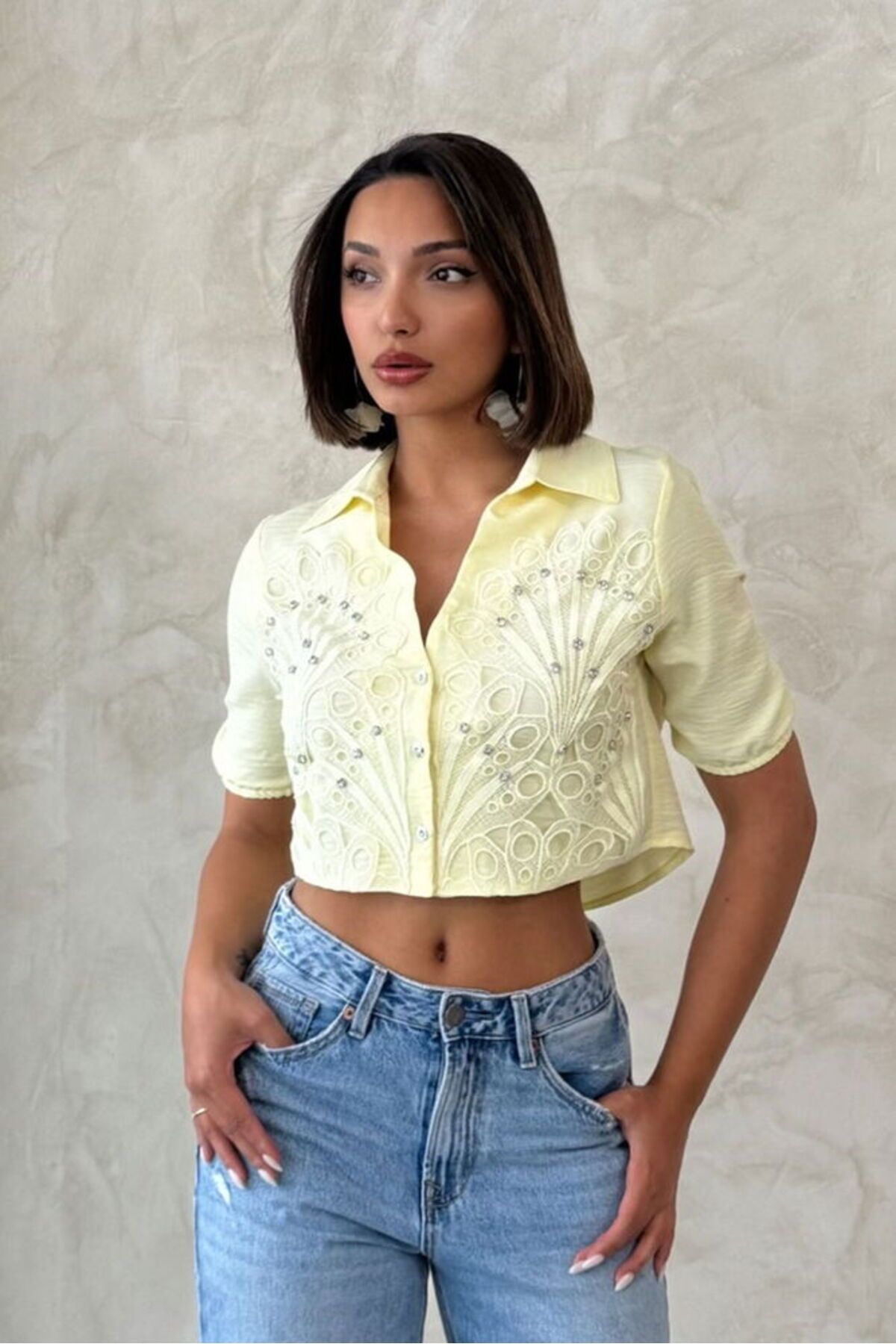 Castivo Fashion Taş İşlemeli Yaprak Desenli Kısa Kollu Gömlek Bluz