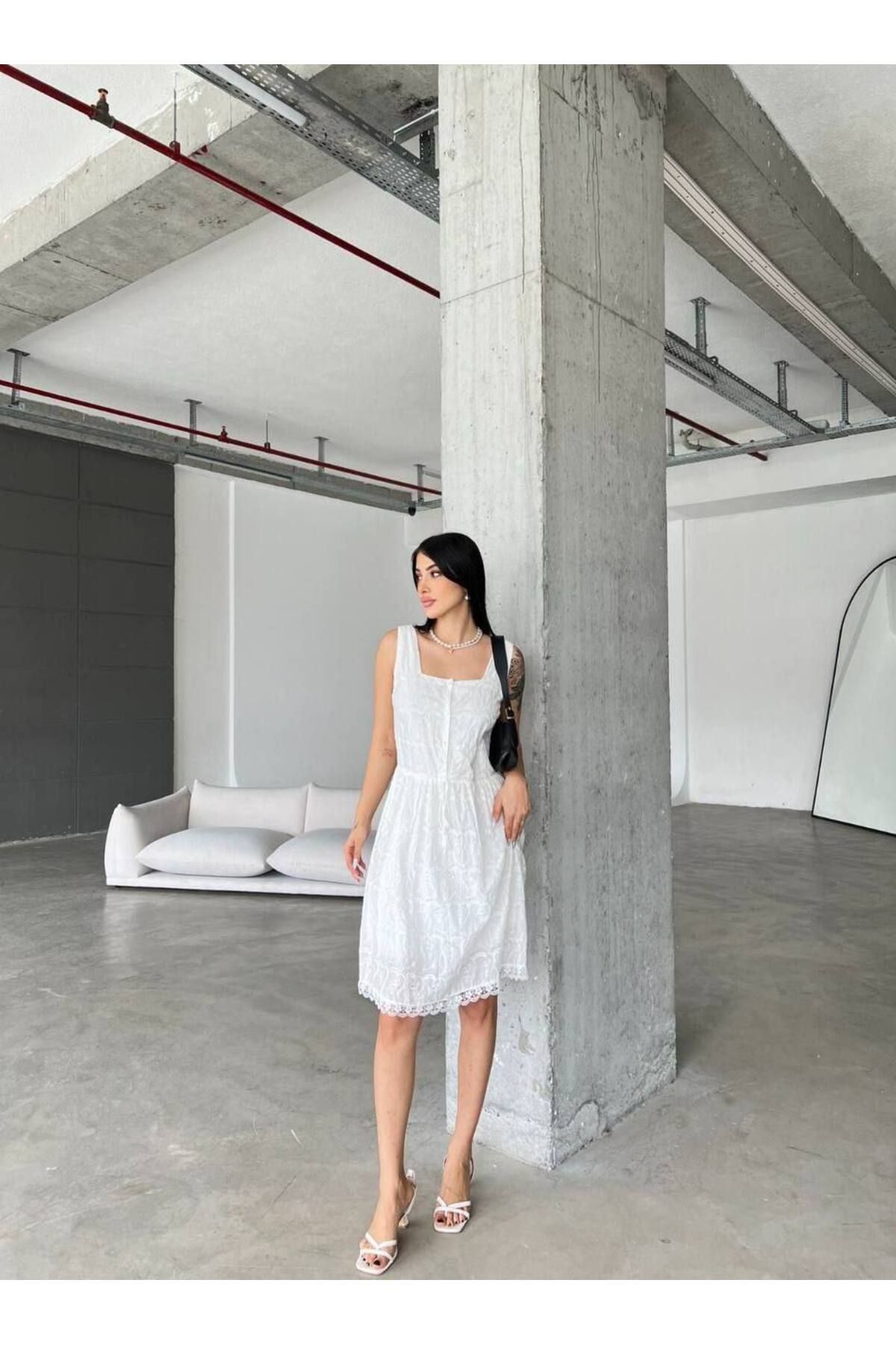 Castivo Fashion Dantel Detaylı Askılı Brode Elbise