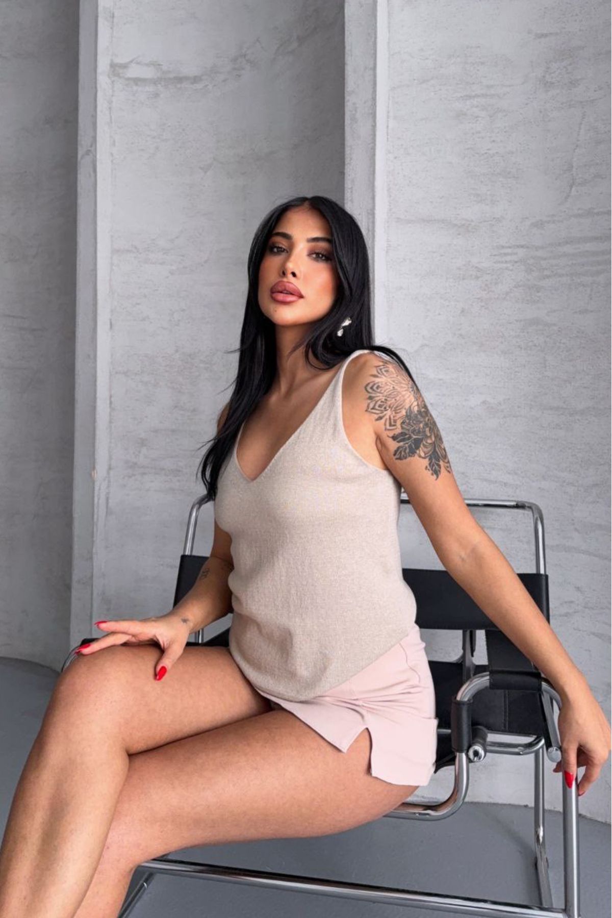 Noi Belis Basic V Yaka Regular/Normal Kalıp İnce Yazlık Bluz SS25BZ0038