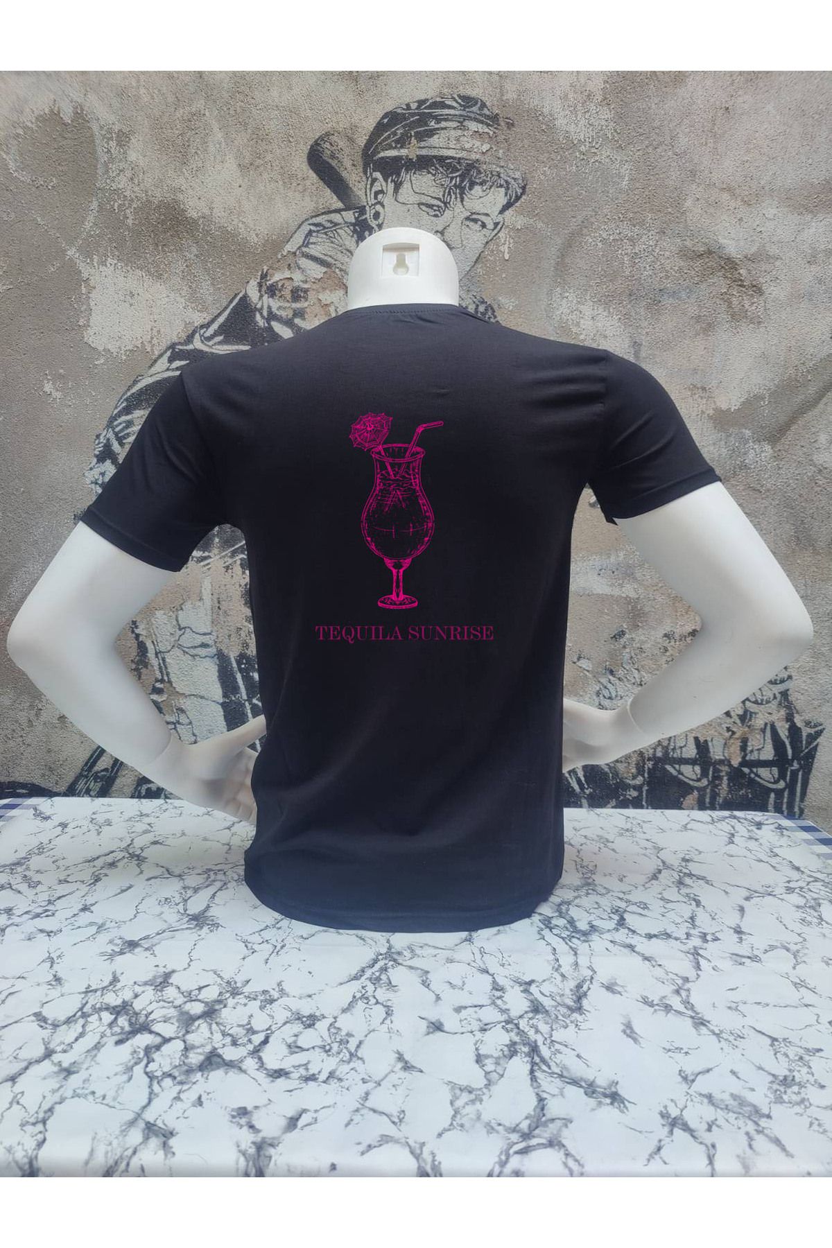 Tuğser Collection ARKA KOKTEYL BASKILI BASIC T-SHIRT