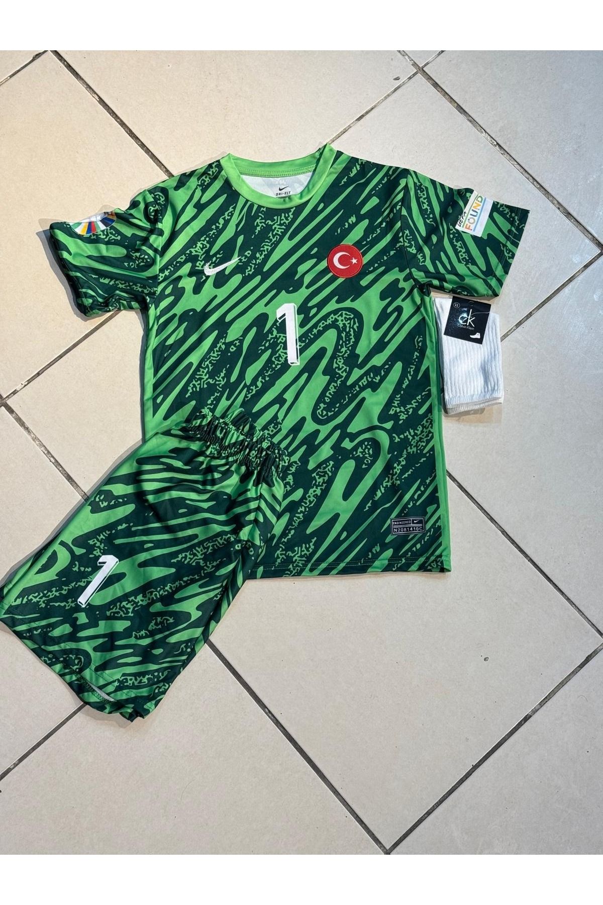 cs spor Türkiye Kaleci Mert Günok Yeşil 3 parça Çocuk Futbol Forma.