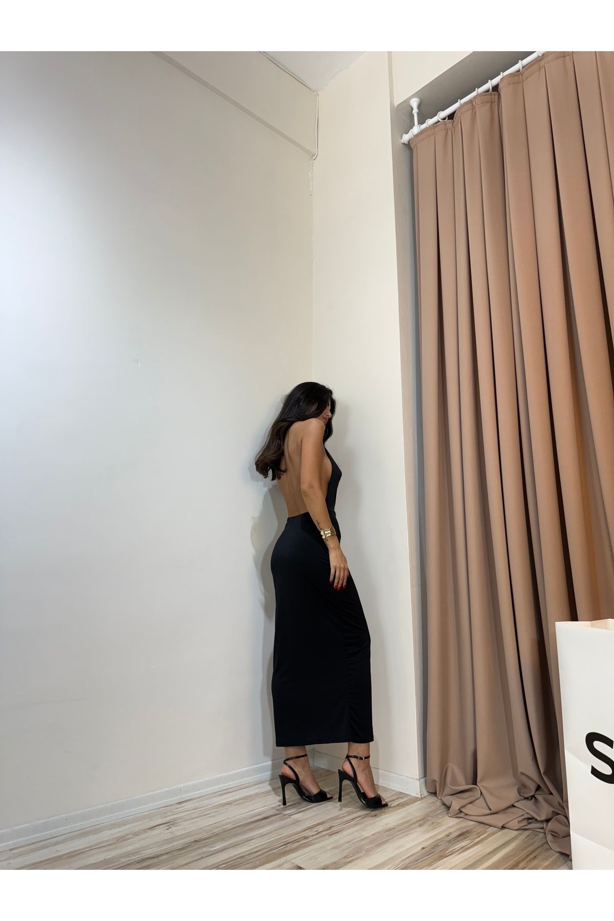 BY SE'MAS WEAR Degaje Yaka Sırtı Açık Maxi Elbise